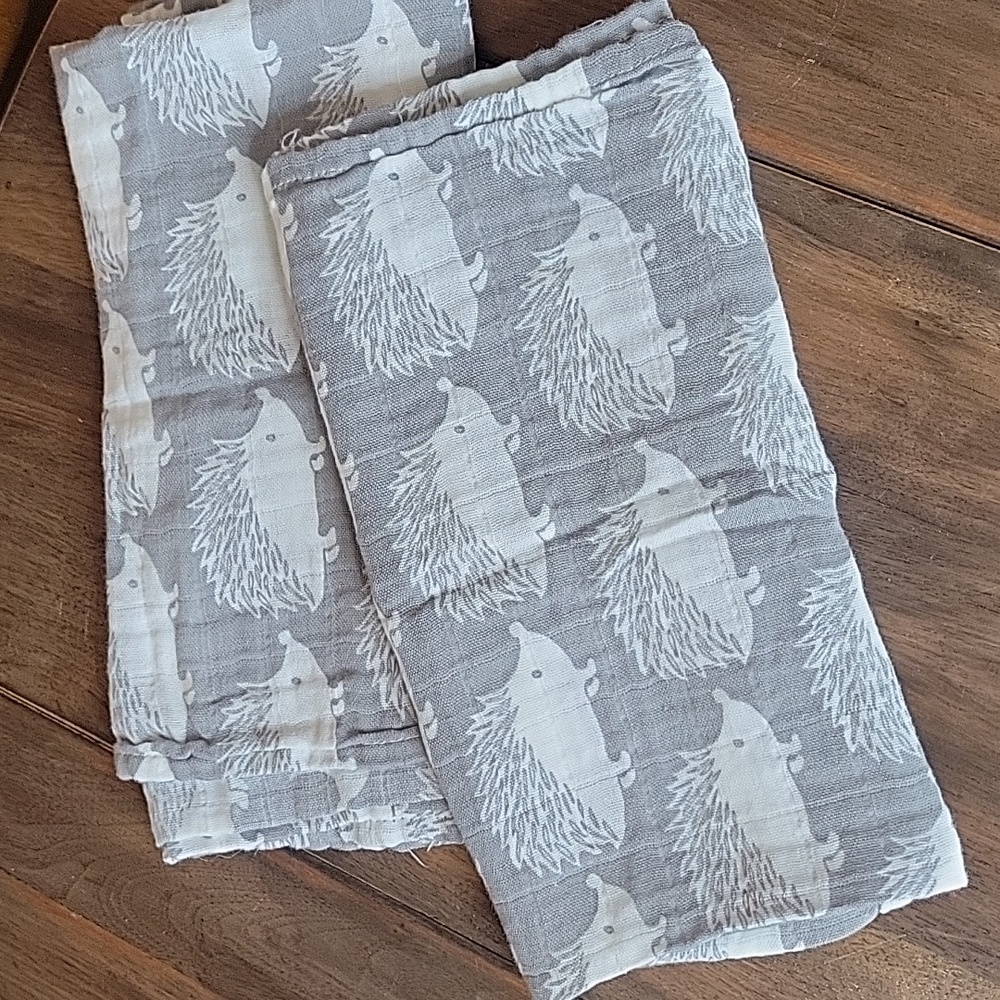 Milkbarn NWOT Muslin Hedgehog Burp Cloths Set Of 2